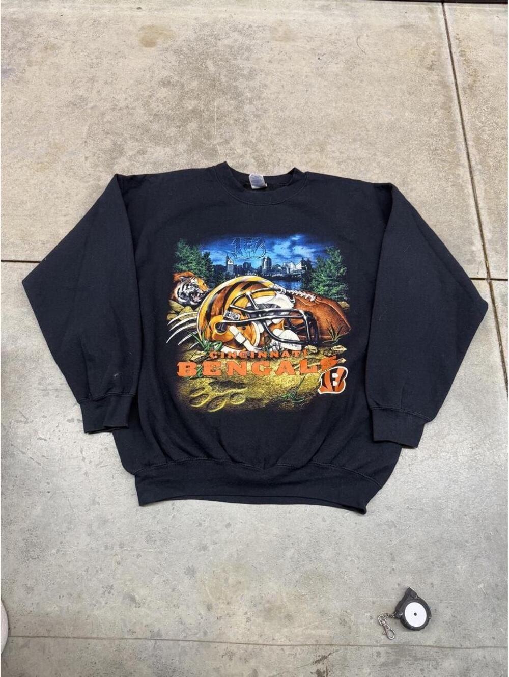 vintage cincinnati bengals black football helmet crewneck size xl